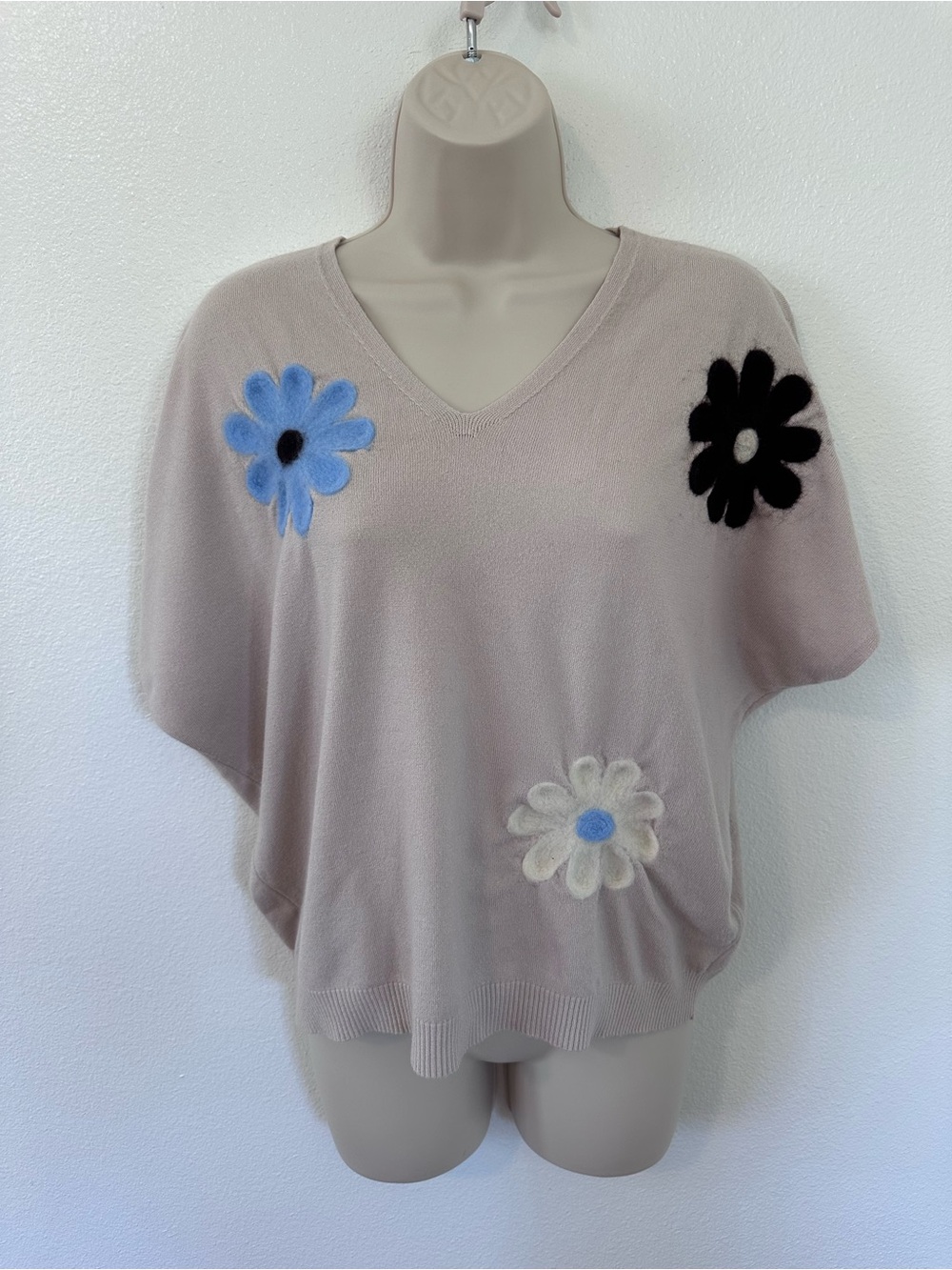 Floral Appliqué V-Neck Top - Beige with Blue, Black, and Cream Flowers